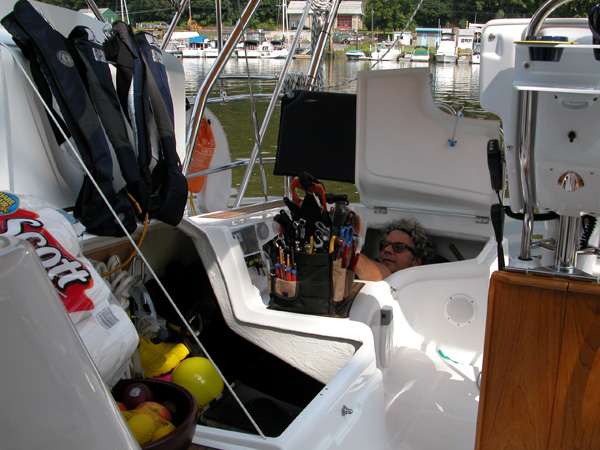 11-cokpit-coffres tribord et babord